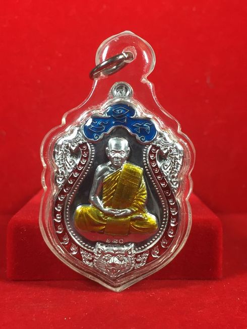 เสมาหัวเสือ เนื้อแร่ลงยา 3 สี พร้อมเลี่ยม กล่องเดิม