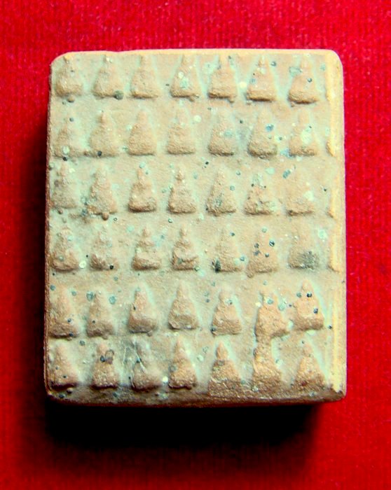 พระแผงตัดเนื้อดิน สมัยกรุงสุโขทัย