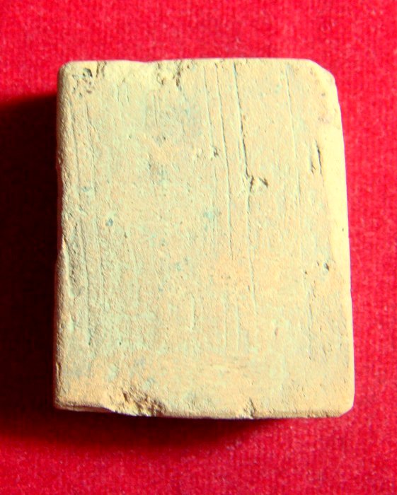 พระแผงตัดเนื้อดิน สมัยกรุงสุโขทัย