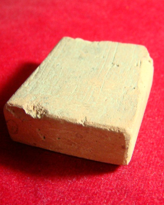 พระแผงตัดเนื้อดิน สมัยกรุงสุโขทัย