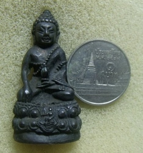 **วัดใจ**พระกริ่งนเรศวร สวยๆ ไม่ทราบที่**ใต้ฐานตอกโค้ด เชิญชมครับ 