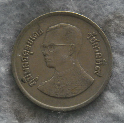 เหรียญ ๕ บาท รัชกาลที่ ๙ ครุฑตรง  ปี ๒๕๒๕