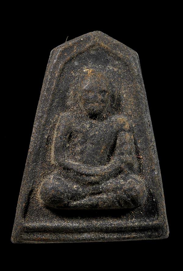 หลวงพ่อเงิน วัดบางคลาน ปี 2515 พิมพ์ 5 เหลี่ยม เนื้อผงใบลาน พิมพ์นี้หายกครับ พิเศษมีเกษา