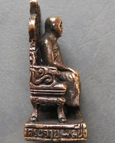 รูปหล่อหลวงพ่อสมชาย นั่งบัลลังก์ ฉลองครบรอบอายุ๗๒ปี วัดเขาสุกิม จันทบุรี เนื้อนวโลหะ