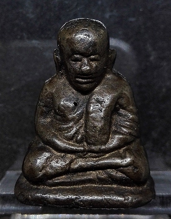 รูปหล่อหลวงพ่อเงิน วัดบางคลาน ปี 28 รุ่น ปืนแตก พิมพ์นิยมเศียรโต โลหะผสมออกพรายเงินงามๆ