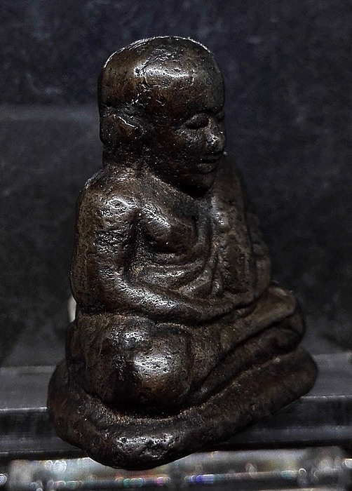 รูปหล่อหลวงพ่อเงิน วัดบางคลาน ปี 28 รุ่น ปืนแตก พิมพ์นิยมเศียรโต โลหะผสมออกพรายเงินงามๆ