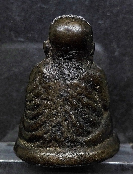 รูปหล่อหลวงพ่อเงิน วัดบางคลาน ปี 28 รุ่น ปืนแตก พิมพ์นิยมเศียรโต โลหะผสมออกพรายเงินงามๆ