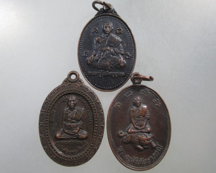 ๒๐ พระเกจิสาย จ นครราชสีมา ๓ เหรียญ