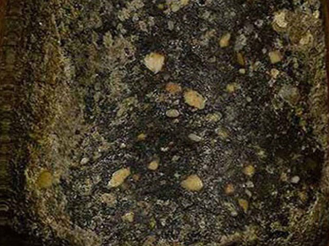 พระสมเด็จพระพุทธบาทปิลันทน์ พิมพ์เปลวเพลิงเล็ก วัดระฆังฯ กทม.เลี่ยมทอง บัตรรับรอง