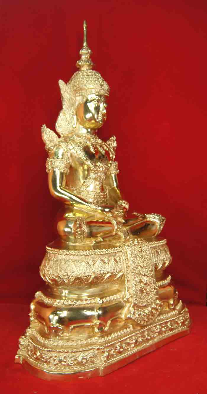 ***อลังการ***พระแก้วมรกต ทรงเครื่องฤดูร้อน เนื้อทองเหลืองขัดมัน ขนาดตั้งบูชาองค์ใหญ่