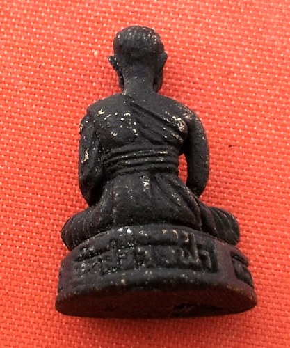 เริ่ม 10 บาท กับ รูปเหมือนหลวงพ่อพุ่ม วัดสว่างฟ้าพฤฒาราม ชลบุรี  …ER630