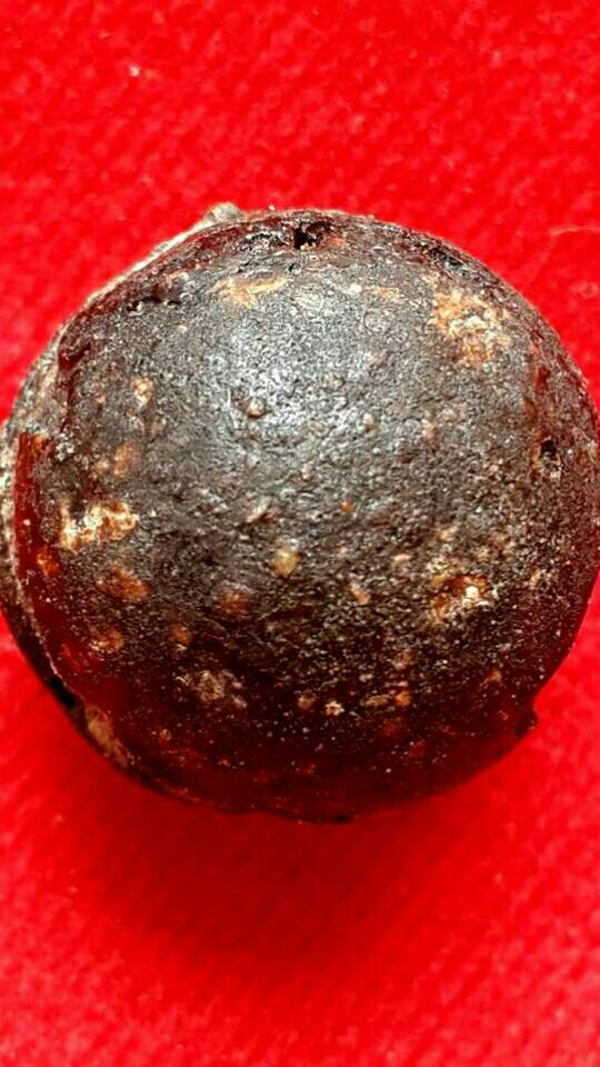 ลูกอมหลวงปู่หมุนยุคแรก ฝังตะกรุด สุดแสนหายากครับ