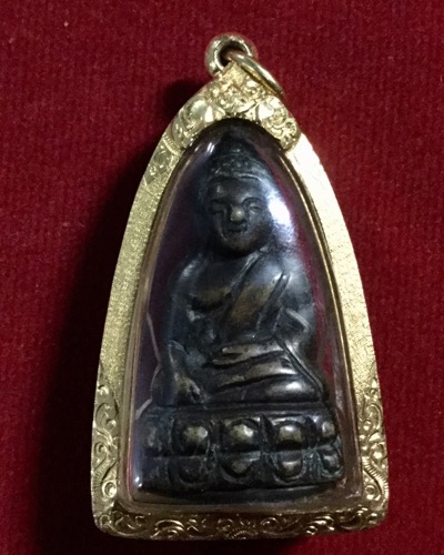 พระกริ่งมงคลบพิตร หลังยันต์วะ รุ่นแรก เลี่ยมทอง