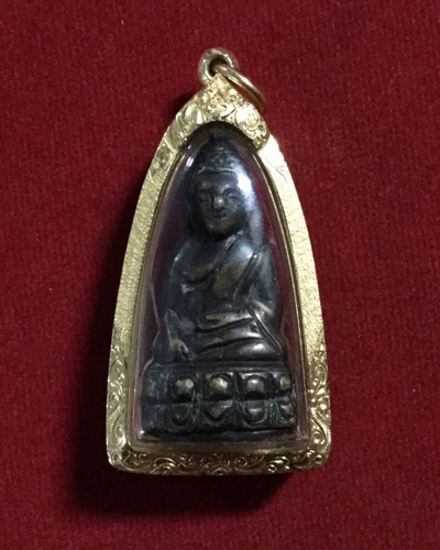 พระกริ่งมงคลบพิตร หลังยันต์วะ รุ่นแรก เลี่ยมทอง