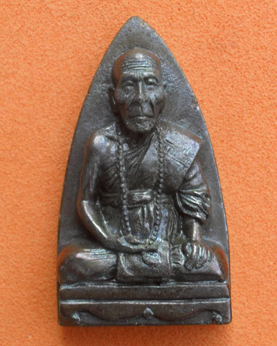 หลวงปู่คำบุ รุ่นเพชรกลับทรัพย์ทวี พิมพ์เตารีด เนื้อเมฆพัตร แยกจากชุดกรรมการ วัดกุดชมภู ปี ๕๕ 
