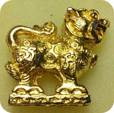 สิงห์หลวงพ่อกวย วัดโฆสิตารามปี 2521 เนื้อตะกั่วกะไหล่ทองสวย เริ่มหายากแล้วครับ