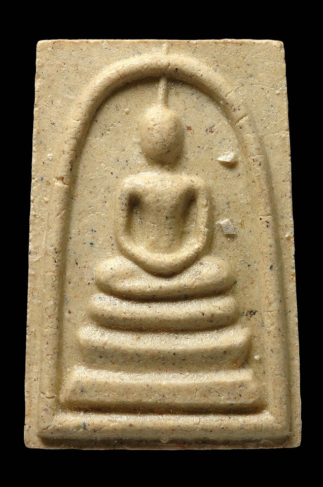 พระสมเด็จวัดระฆังฯรุ่น 214 ปีเกิด ปี2545 (พิมพ์ใหญ่ทรงนิยม) "เกศเอียงทะลุซุ้ม " หลังตรายาง+กล่องเดิม