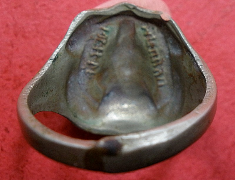 แหวนพระพุทธชินราช ยุคต้นเนื้ออาปาก้า