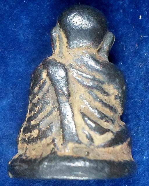 วัดบางคลาน พิจิตร รูปหล่อ หลวงพ่อเงิน รุ่น รวย รวย รวย