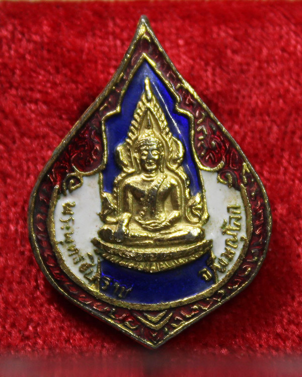 เคาะเดียว 168.- เข็มกลัดกะไหล่ทองลงยาสีธงชาติ พระพุทธชินราช วัดพระศรีรัตนมหาธาตุ พิษณุโลก