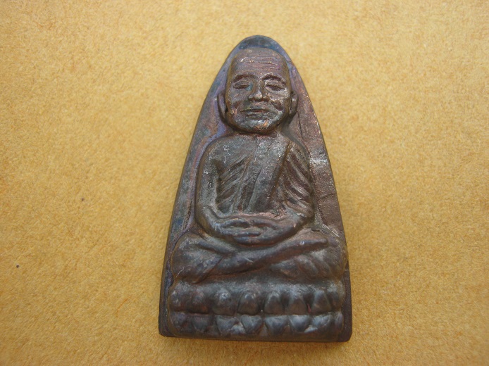 พระหลวงปู่ทวด เตารีดปี24 เนื้อทองแดงรมดำ พิมพ์หน้าใหญ่ สภาพสวยมาก