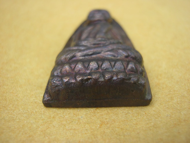 พระหลวงปู่ทวด เตารีดปี24 เนื้อทองแดงรมดำ พิมพ์หน้าใหญ่ สภาพสวยมาก องค์ที่2