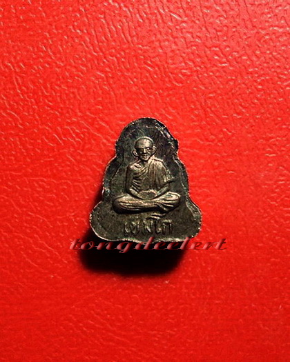 พระปิดตาจิ๋วหลังรูปเหมือน หลวงพ่อเกษม เขมโก รุ่น ลาภผล พูนทวี ซินนี้ฮวดใช้ฯ เนื้อนวโลหะ สวยมากค่ะ