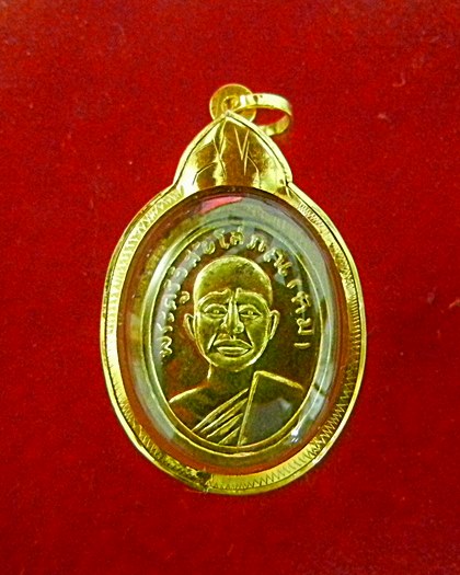 "ทองเหลือง เลี่ยมทอง"เม็ดแตงใหญ่ หลวงพ่อทวด วัดช้างให้ รุ่นพิพิธภัณฑ์ เลี่ยมทองคำแท้ครับ