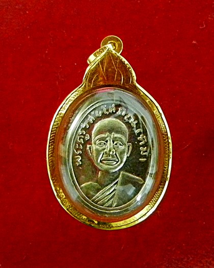 "อัลปาก้า เลี่ยมทอง"เม็ดแตงใหญ่ หลวงพ่อทวด วัดช้างให้ รุ่นพิพิธภัณฑ์ เลี่ยมทองคำแท้ครับ