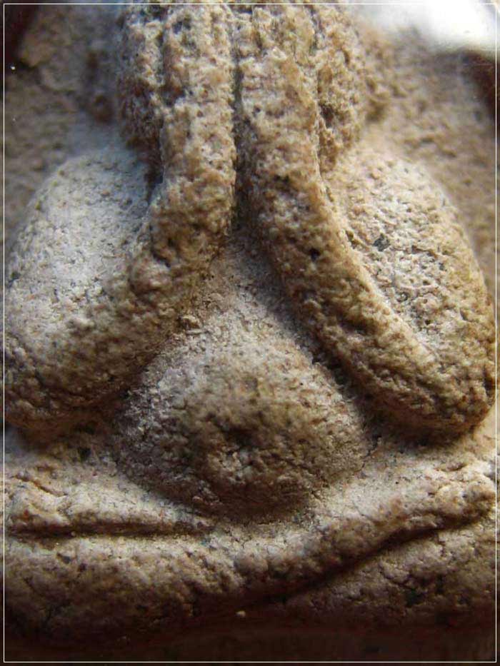 (5) พระปิดตาใหญ่ ผงพรายกุมาร หลวงปู่ทิม หลังยันต์ห้า ฝังพลอย ปี 17 + เลี่ยมทอง พร้อมใบเซอร์