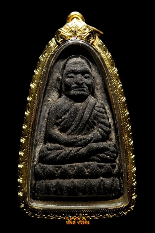 พระหลวงปู่ทวดเนื้อว่าน พิมพ์ใหญ่จัมโบ้  ปี 2524 วัดช้างให้ #เลี่ยมทองยกซุ้มงามๆ+บัตรรับรองพระแท้