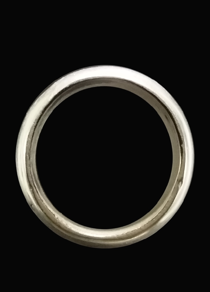 แหวนนิ้วเพชรพระอิศวร หลวงปู่หมุน เนื้อเงิน หล่อนำฤกษ์ ปี2542 ขนาด 2 เซนติเมตร