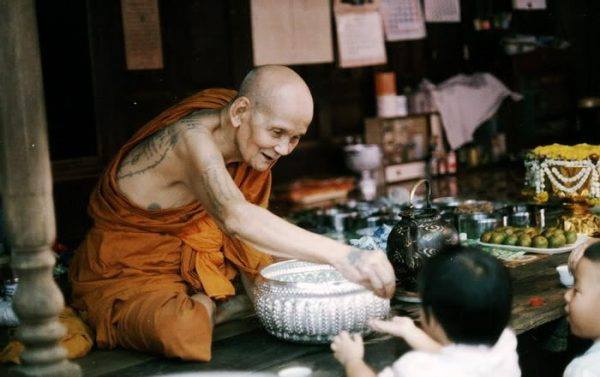 เหรียญหลวงพ่อกลั่น วัดพระญาติ รุ่นฉลองอนุสาวรีย์ ปี2505 หลวงปู่ดู่ หลวงพ่ออั้น หลวงพ่อจง ร่วมปลุกเสก