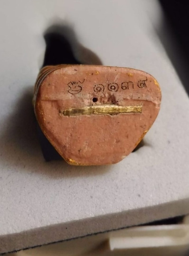 พรายกุมารทอง หลวงพ่อสาคร วัดหนองกรับ เนื้อว่านสบู่เลือด ตะกรุดเงิน เลข ๑๑๓๙ (เคาะเดียวครับ)