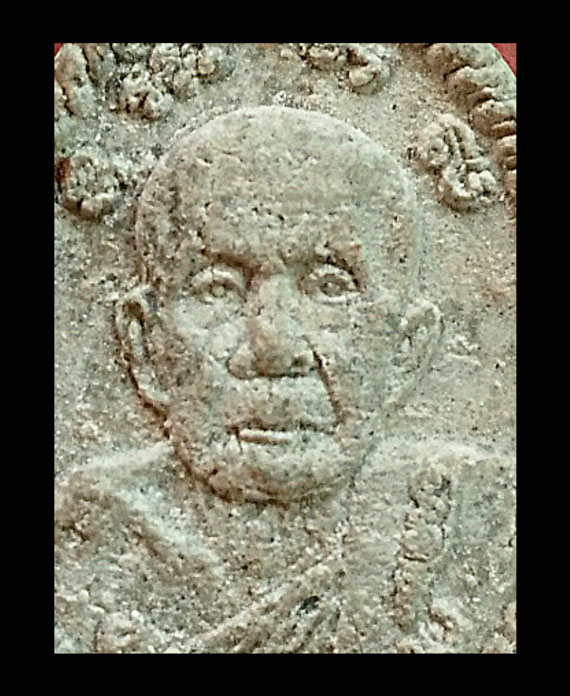 เคาะเดียว พระผงยันต์ดวงเศรษฐี หลวงปู่หมุน ปี43 เนื้อเทาหลังขาว สภาพสวย หูตา คมชัด ในกล่องเดิม