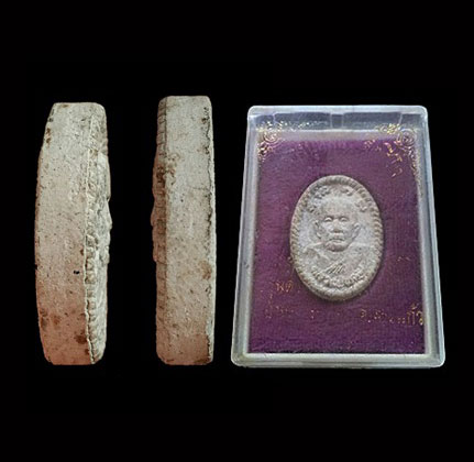 เคาะเดียว พระผงยันต์ดวงเศรษฐี หลวงปู่หมุน ปี43 เนื้อเทาหลังขาว สภาพสวย หูตา คมชัด ในกล่องเดิม