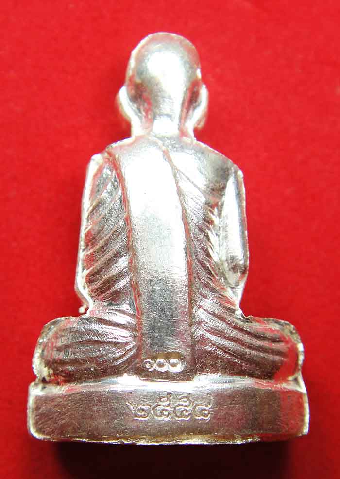 ***หลวงพ่อพรหม ถาวโร วัดช่องแค รูปเหมือนปั้มพิมพ์ก้นระฆัง เนื้อเงิน งานต้มยา ๑๐๐ ปี พร้อมกล่องเดิม ร
