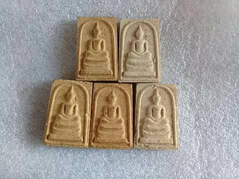 พระสมเด็จวัดโนนผึ้ง ปี40 สำหรับ คนที่อยากหาเป็นชุด 5 องค์ ราคาเหมาๆ