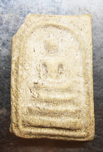 พระสมเด็จหลวงพ่อขอม วัดไผ่โรงวัว หนังสือ2แถว บิ่นมุมครับ