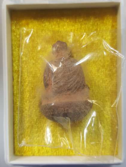 รูปหล่อโบราณเบ้าทุบ รุ่น รวยทันใจ หลวงพ่อหวั่น วัดคลองคูณ จ.พิจิตร เนื้อทองเหลือง ปี 2559 เลข 1140  