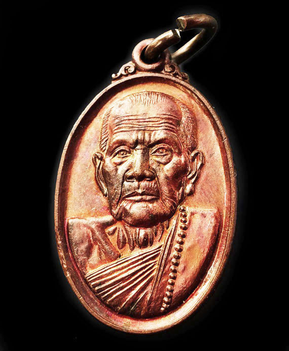 เหรียญเล็กหน้าใหญ่ หลวงปู่หมุน ปี42เนื้อทองแดง จมูกโด่งๆ ผิวรุ้งๆ สวยมาก เดิมๆ ไม่ผ่านการใช้