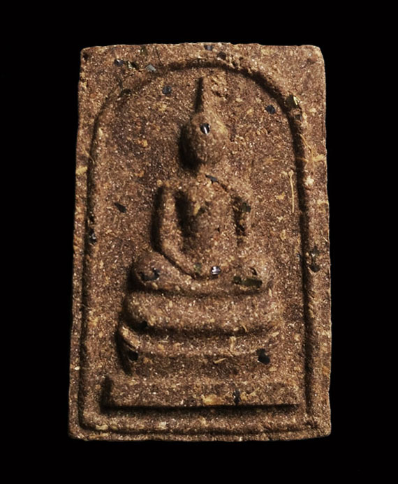 พระสมเด็จโนนผึ้งหลวงปู่หมุน (พิมพ์ใหญ่)เนื้อว่านไพรดำแก่ชานหมาก ฝังพลอยเสก เกษาโผล่เหนือเกศหายาก