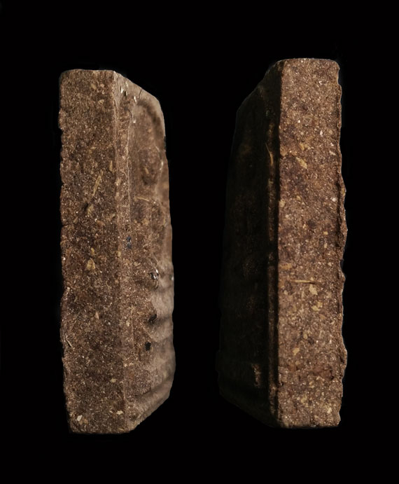 พระสมเด็จโนนผึ้งหลวงปู่หมุน (พิมพ์ใหญ่)เนื้อว่านไพรดำแก่ชานหมาก ฝังพลอยเสก เกษาโผล่เหนือเกศหายาก