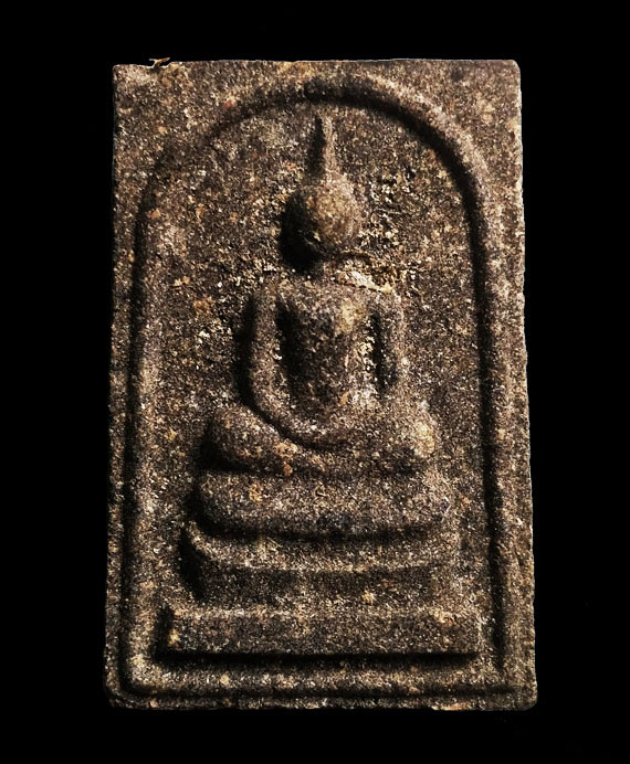 พระสมเด็จโนนผึ้งหลวงปู่หมุน (พิมพ์ใหญ่)เนื้อว่านไพรดำ ฝังพลอยเสก (เกษาโผล่ด้านหลังยาวๆ หายาก