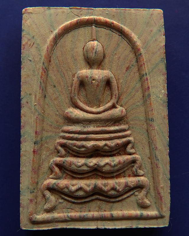 3.สมเด็จหลวงพ่อแพ วัดพิกุลทอง พิมพ์ฐานสิงห์ สายรุ้ง ตะกรุดทอง 3 กษัตริย์ ติดแผ่นทอง พร้อมกล่องเดิม