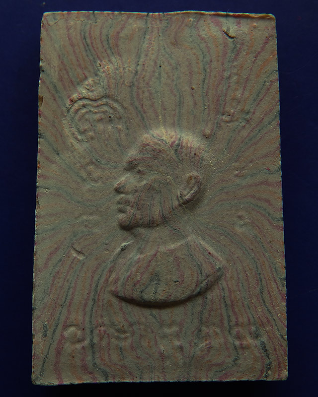 3.สมเด็จหลวงพ่อแพ วัดพิกุลทอง พิมพ์ฐานสิงห์ สายรุ้ง ตะกรุดทอง 3 กษัตริย์ ติดแผ่นทอง พร้อมกล่องเดิม