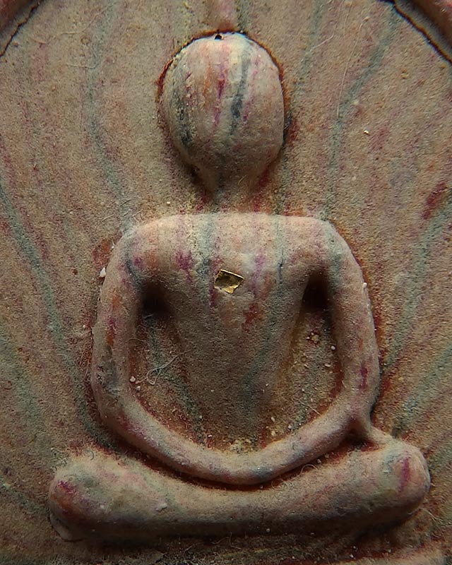 3.สมเด็จหลวงพ่อแพ วัดพิกุลทอง พิมพ์ฐานสิงห์ สายรุ้ง ตะกรุดทอง 3 กษัตริย์ ติดแผ่นทอง พร้อมกล่องเดิม