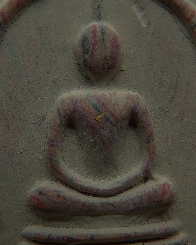 4.สมเด็จหลวงพ่อแพ วัดพิกุลทอง พิมพ์ฐานสิงห์ สายรุ้ง ตะกรุดทอง 3 กษัตริย์ ติดแผ่นทอง พร้อมกล่องเดิม