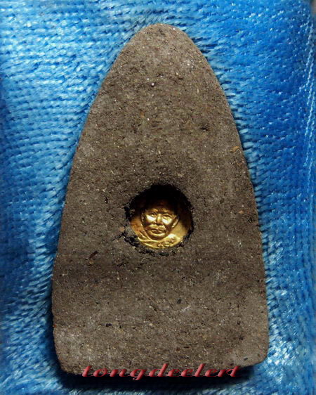 พระหลวงพ่อทวด วัดช้างให้ เนื้อว่านหลังทองคำ รุ่นกฐิน ปี 2542 สวยมากพร้อมกล่องเดิมค่ะ