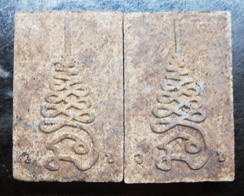 พระสมเด็จวัดระฆังหลวงพ่อเที่ยงปลุกเสกออกที่วัดวังขนา(วัดบ่อน้ำแร่) สวยๆพร้อมกล่อง2องค์